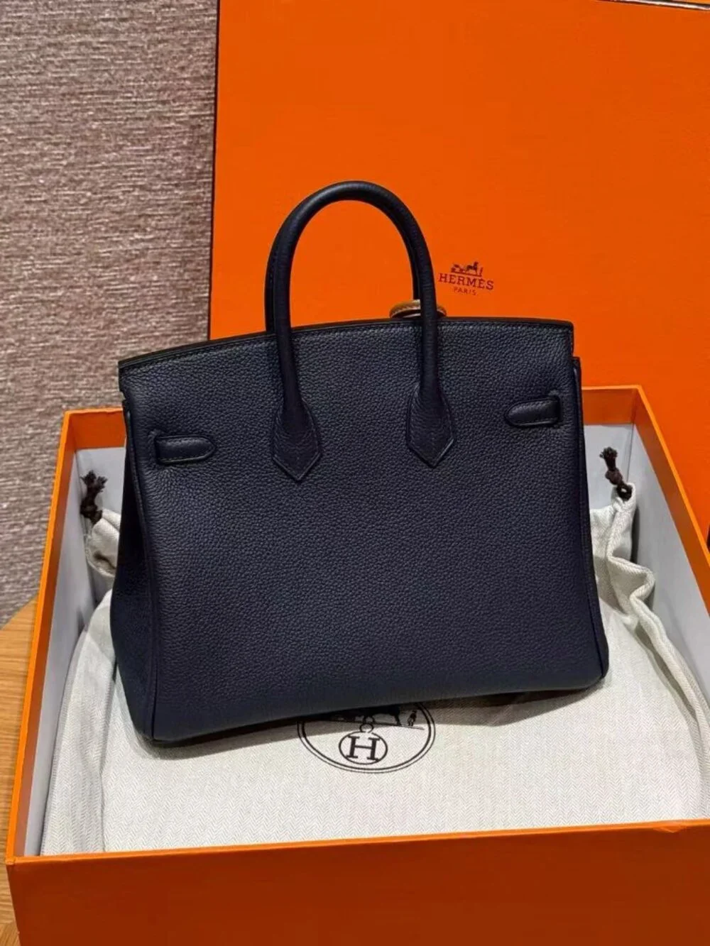 Classic Hermes Bag: A Stylish and Versatile Choice for Elegance